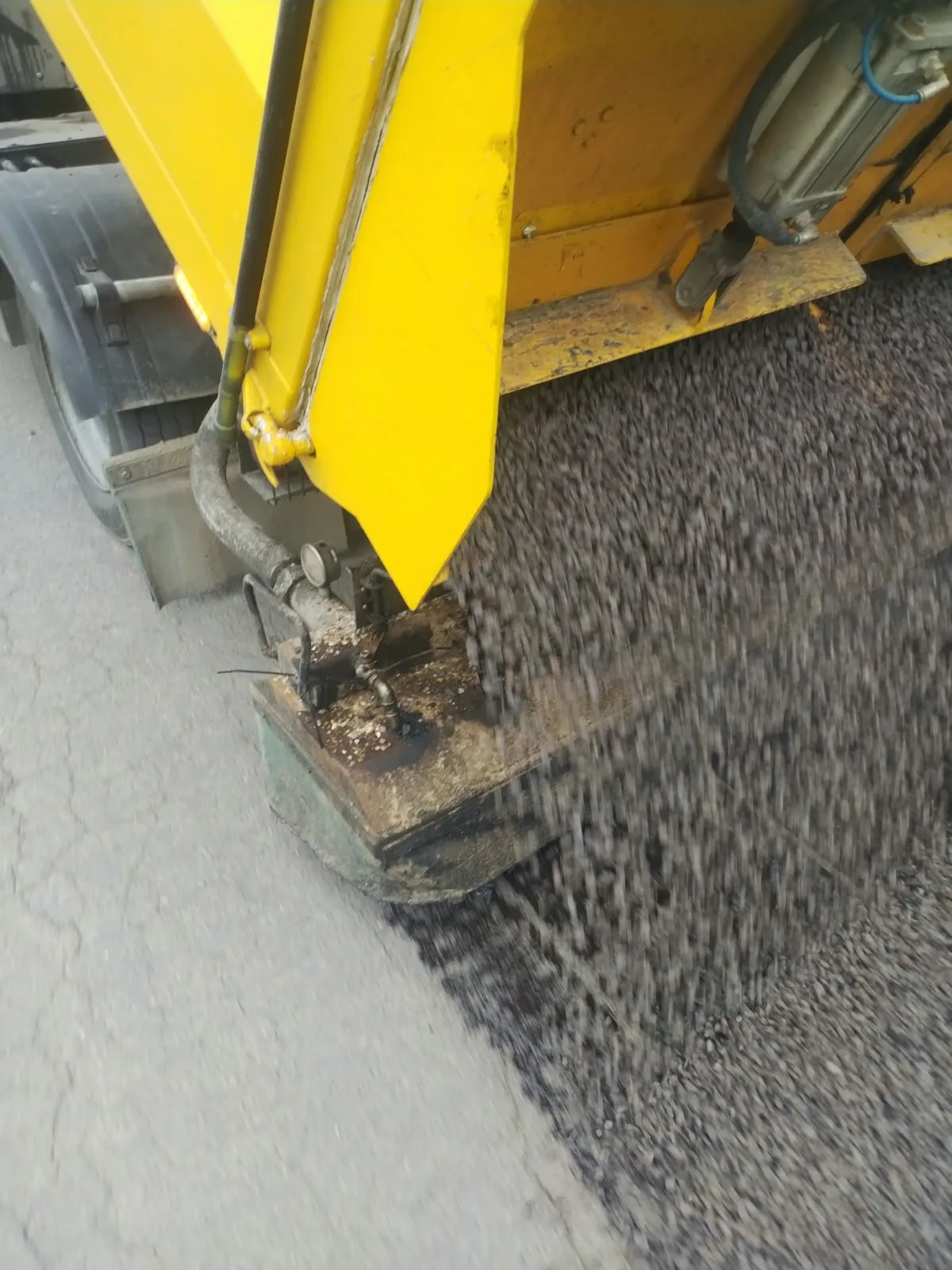 Estate road surface dressing, Lock Farm Estate, image 14